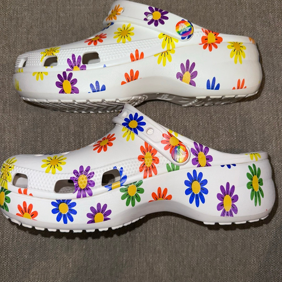 EUC Women's Size 10 Crocs Iconic Comfort Platform Floral Classic Sandals - Picture 3 of 7